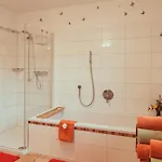 Coraline -koblach, 6-10 P, 3 Schlafzimmer, Kueche, Riesige Terrasse, Parkplatz, Wifi, Stellplatz Apartmán
