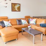 Coraline -koblach, 6-10 P, 3 Schlafzimmer, Kueche, Riesige Terrasse, Parkplatz, Wifi, Stellplatz *