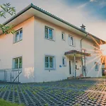 Coraline -koblach, 6-10 P, 3 Schlafzimmer, Kueche, Riesige Terrasse, Parkplatz, Wifi, Stellplatz