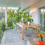 Coraline -koblach, 6-10 P, 3 Schlafzimmer, Kueche, Riesige Terrasse, Parkplatz, Wifi, Stellplatz Apartmán