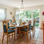 Apartmán Coraline -koblach, 6-10 P, 3 Schlafzimmer, Kueche, Riesige Terrasse, Parkplatz, Wifi, Stellplatz Koblach