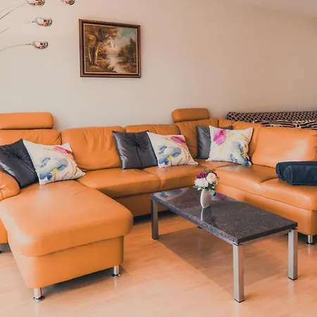 Coraline -koblach, 6-10 P, 3 Schlafzimmer, Kueche, Riesige Terrasse, Parkplatz, Wifi, Stellplatz *