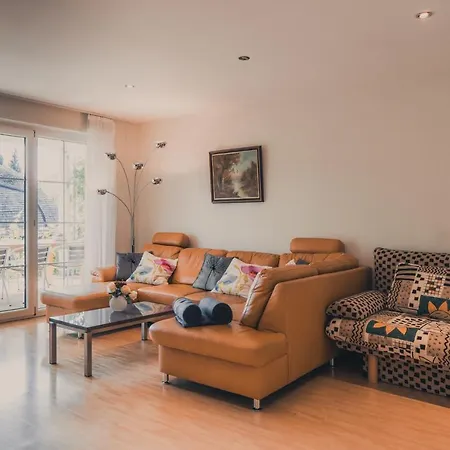 Coraline -koblach, 6-10 P, 3 Schlafzimmer, Kueche, Riesige Terrasse, Parkplatz, Wifi, Stellplatz *