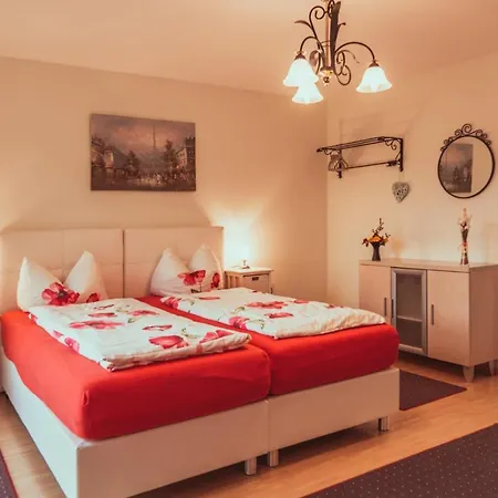 Coraline -koblach, 6-10 P, 3 Schlafzimmer, Kueche, Riesige Terrasse, Parkplatz, Wifi, Stellplatz Koblach