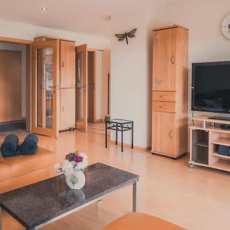 Coraline -koblach, 6-10 P, 3 Schlafzimmer, Kueche, Riesige Terrasse, Parkplatz, Wifi, Stellplatz *