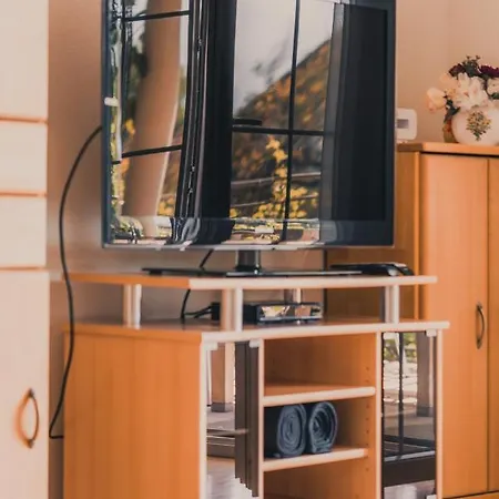 Apartment Coraline -koblach, 6-10 P, 3 Schlafzimmer, Kueche, Riesige Terrasse, Parkplatz, Wifi, Stellplatz *