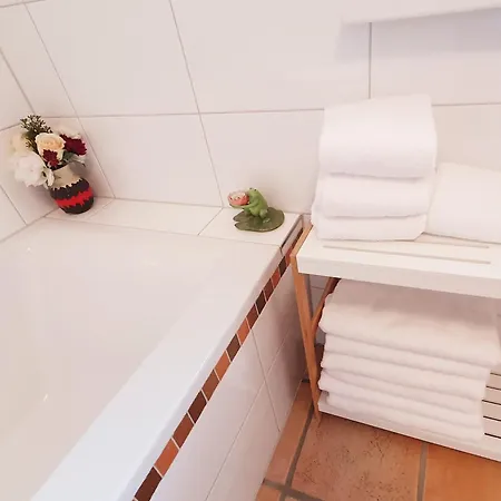 Coraline -koblach, 6-10 P, 3 Schlafzimmer, Kueche, Riesige Terrasse, Parkplatz, Wifi, Stellplatz Διαμέρισμα *