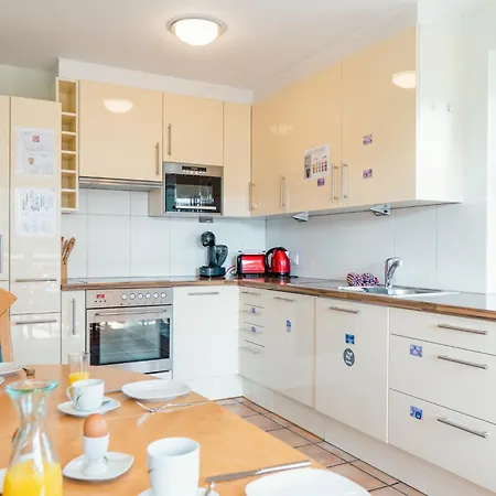 Coraline -koblach, 6-10 P, 3 Schlafzimmer, Kueche, Riesige Terrasse, Parkplatz, Wifi, Stellplatz