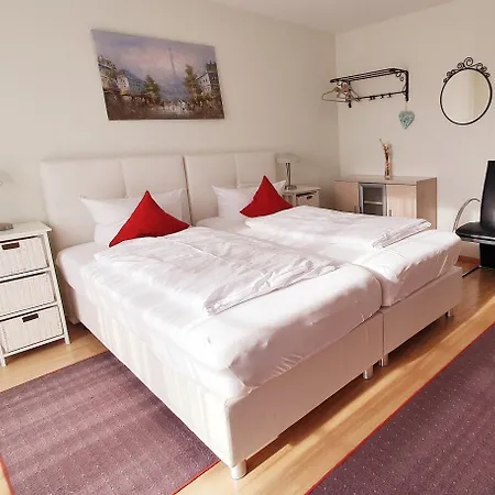 Coraline -koblach, 6-10 P, 3 Schlafzimmer, Kueche, Riesige Terrasse, Parkplatz, Wifi, Stellplatz *