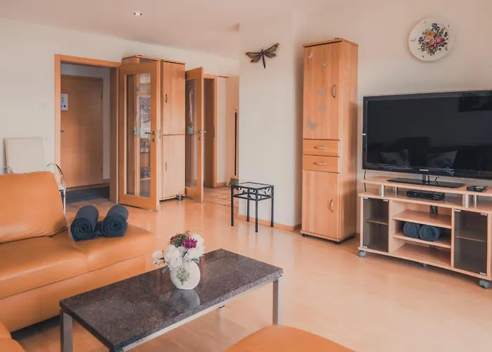 Coraline -koblach, 6-10 P, 3 Schlafzimmer, Kueche, Riesige Terrasse, Parkplatz, Wifi, Stellplatz *