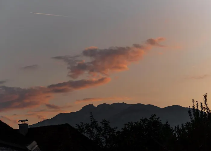 Coraline -koblach, 6-10 P, 3 Schlafzimmer, Kueche, Riesige Terrasse, Parkplatz, Wifi, Stellplatz Lägenhet *
