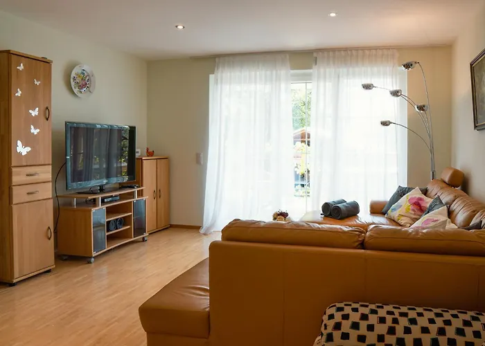 Lägenhet Coraline -koblach, 6-10 P, 3 Schlafzimmer, Kueche, Riesige Terrasse, Parkplatz, Wifi, Stellplatz Koblach
