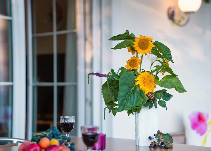 Lägenhet Coraline -koblach, 6-10 P, 3 Schlafzimmer, Kueche, Riesige Terrasse, Parkplatz, Wifi, Stellplatz *