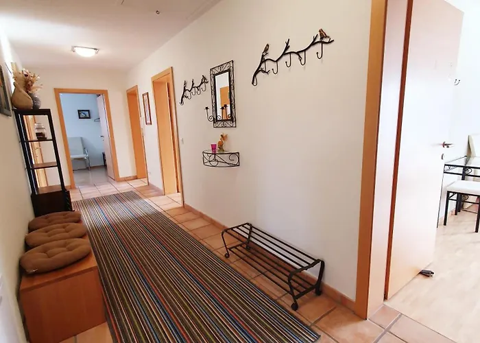 Lägenhet Coraline -koblach, 6-10 P, 3 Schlafzimmer, Kueche, Riesige Terrasse, Parkplatz, Wifi, Stellplatz Koblach