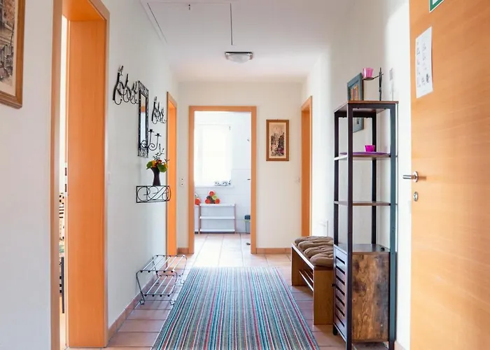 Coraline -koblach, 6-10 P, 3 Schlafzimmer, Kueche, Riesige Terrasse, Parkplatz, Wifi, Stellplatz Lägenhet