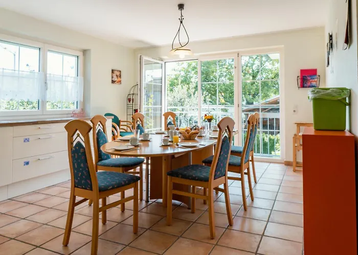 Lägenhet Coraline -koblach, 6-10 P, 3 Schlafzimmer, Kueche, Riesige Terrasse, Parkplatz, Wifi, Stellplatz Koblach