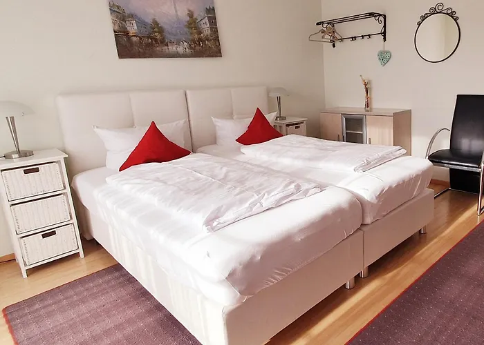 Coraline -koblach, 6-10 P, 3 Schlafzimmer, Kueche, Riesige Terrasse, Parkplatz, Wifi, Stellplatz *